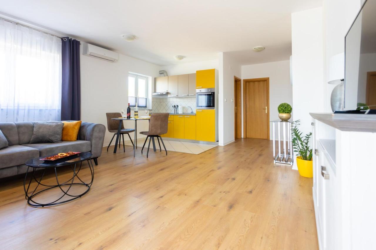 Apartment Demo مالينسكا المظهر الخارجي الصورة